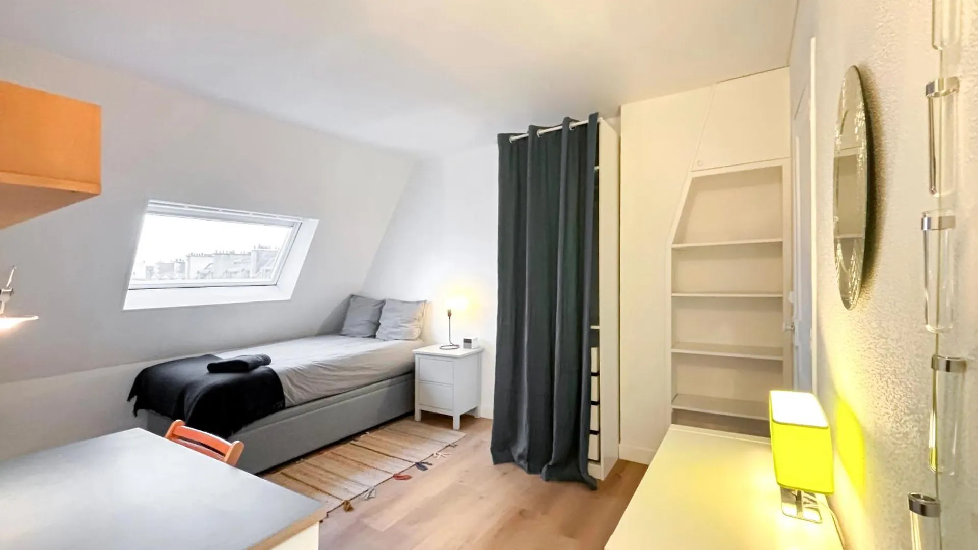 Studio Dans Le Quartier Des Martyrs Paris